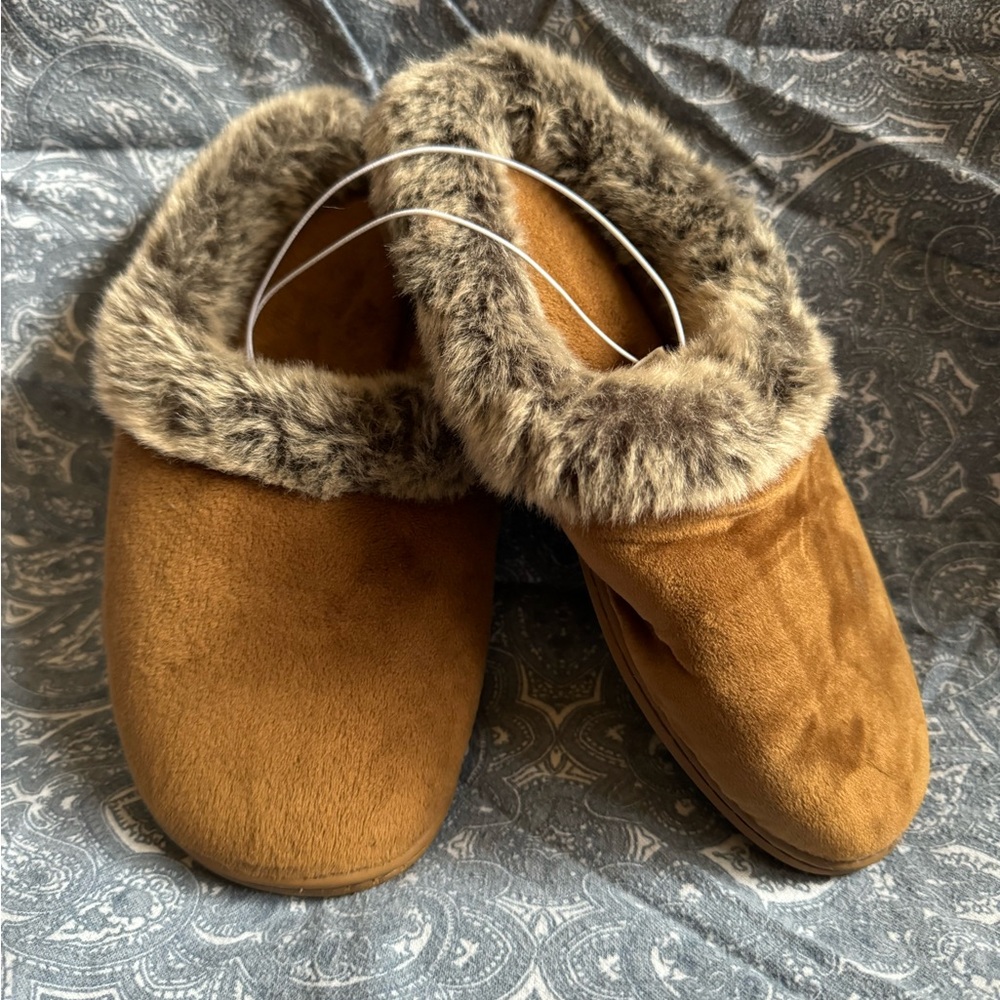 Cozy, brown, faux fur-edged slippers
